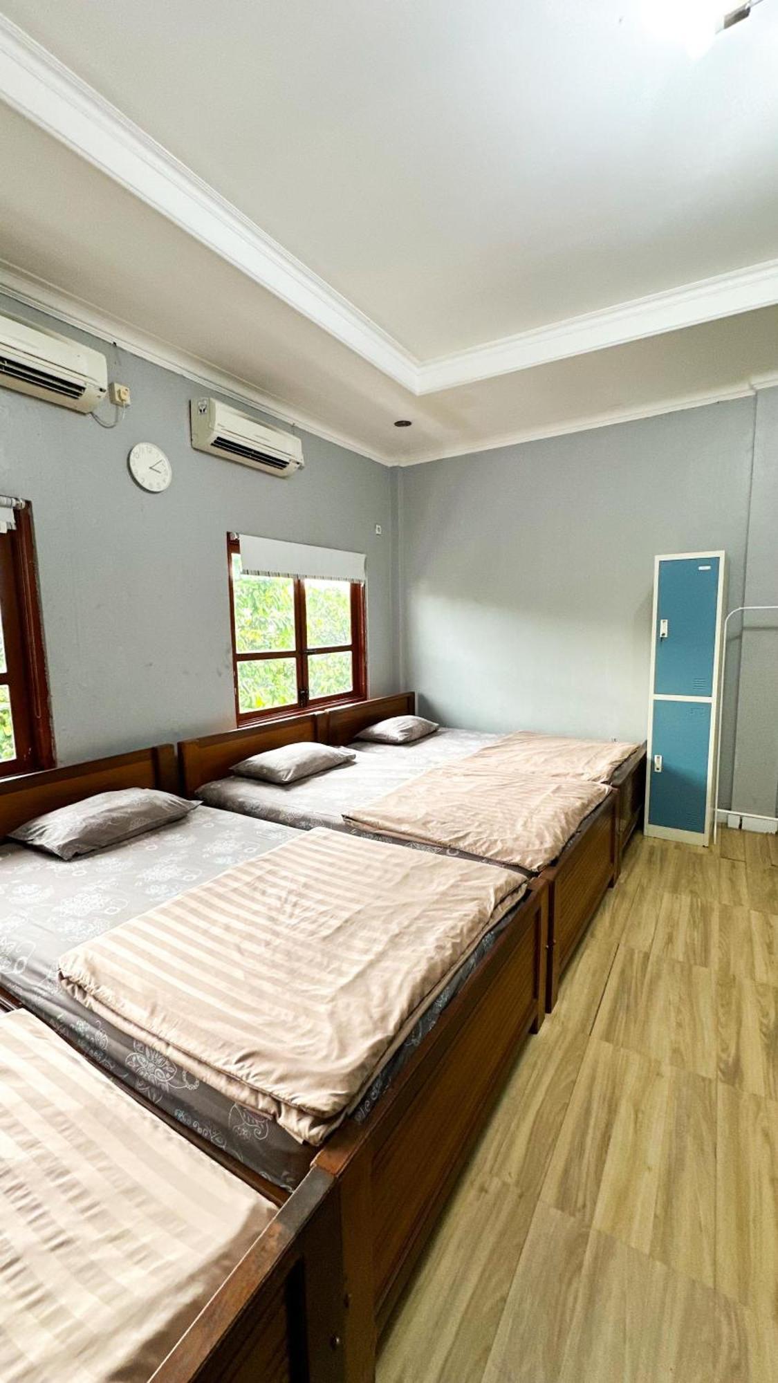 Hostel Ostic House